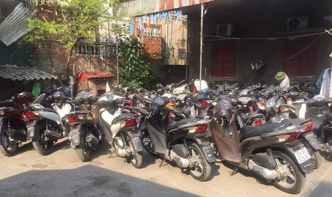 Phát hiện lượng lớn xe SH, Exiter, Liberty... vô chủ Kiểm tra xe ô tô tải mang biển kiểm soát 29- 440.04, lực lượng chức năng phát hiện trên xe có vận chuyển 46 chiếc xe máy các loại