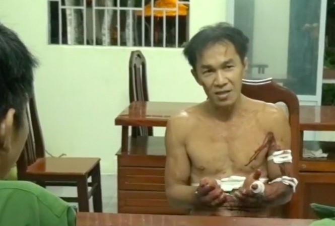 Tình tiết bất ngờ vụ chặt đầu hàng xóm ở Đồng Tháp Nghi phạm Tâm tại cơ quan công an