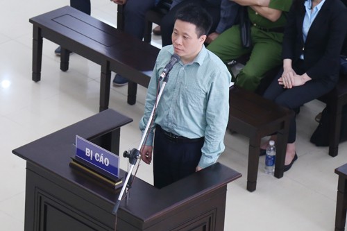 Nhiều bị cáo trong vụ án Hà Văn Thắm khóc xin giảm tội Ông Hà Văn Thắm trong phiên phúc thẩm ngày 18/4