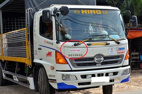Xét xử đường dây bán logo xe 'vua' hối lộ tiền tỷ cho CSGT Xe "vua" nhởn nhơ trên đường nhưng không bị xử lý. Ảnh: Người lao động
