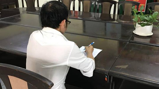 Chủ nhà bị cướp tài sản khi cho trai lạ ngủ qua đêm Tư Hiếu, tức Nguyễn Hoàng T. tại công an