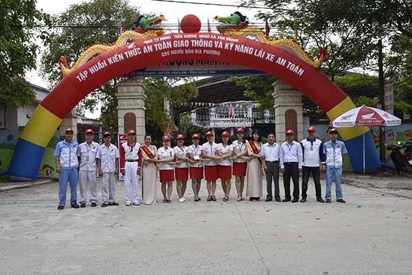 HEAD Tiến Cường : Chương trình 4S chào hè 2018 Giám đốc cùng nhân viên cửa hàng Head Tiến Cường chuẩn bị đón khách tới tham dự chương trình