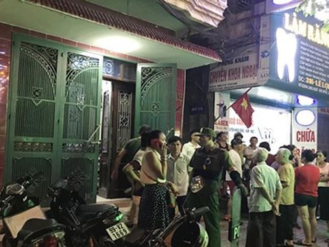 Cô giáo mầm non cầm dao đe dọa gia chủ vì bị đuổi Lực lượng công an đã có mặt giải cứu chủ nhà khỏi nguy hiểm
