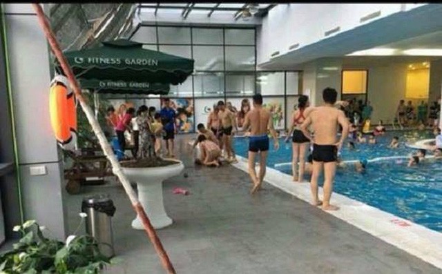 Bé 5 tuổi chết đuối khi học bơi ở Hà Nội Bể bơi nơi xảy ra sự việc đau lòng khiến một bé trai bị chết đuối thương tâm