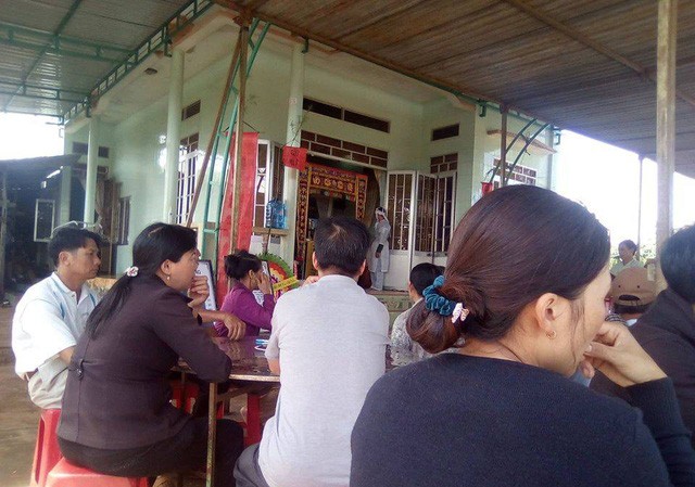 Đâm chết em vợ khi xách dao đi tìm vợ Gia đình tổ chức tang lễ cho nạn nhân