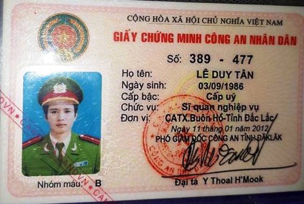 Thượng úy cầm chứng minh công an nhân dân để vay hơn 300 triệu? Giấy chứng minh công an nhân dân của thượng úy Tân
