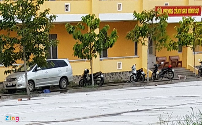 Bắt 6 nghi can cướp ôtô táo tợn giữa đường Chiếc xe tang vật đã bị đổi từ màu nâu vàng sang trắng xám