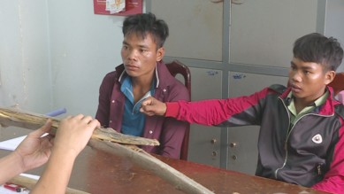 Đôi nam nữ thương vong trong đám cưới vì bị chém nhầm Hai đối tượng và hung khí tại cơ quan Công an