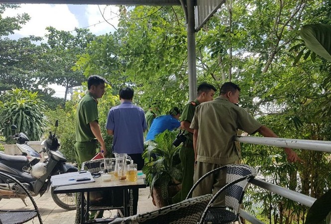 Hai phụ nữ ôm bé 2 tuổi nhảy sông Đồng Nai nghi tự tử Cơ quan chức năng kiểm tra hiện trường