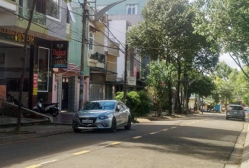 Xả gần chục phát dao vào cô gái vì dám khước từ tình cảm Khu vực cô gái bị bạn trai đâm gục