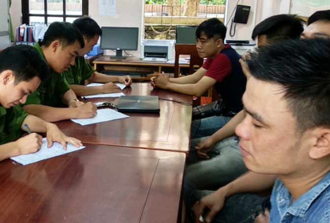 6 người tung tin vỡ đập thủy điện làm dân hoảng loạn chạy lên núi Công an triệu tập và lấy lời khai những người tung tin sai về vỡ đập thủy điện Bản Vẽ.