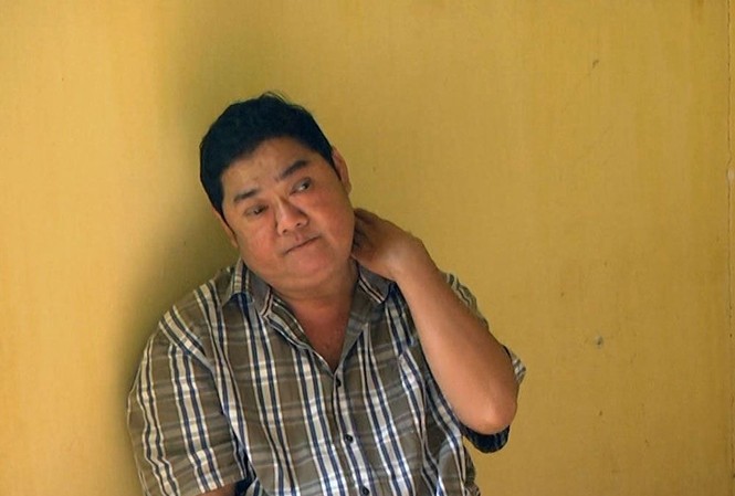 Nghĩ bị xem thường, chồng cho vợ uống thuốc ngủ rồi chém tử vong Đối tượng Thắng tại cơ quan công an.