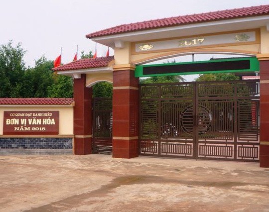 Chạy vào phòng chủ tịch xã lánh nạn vẫn bị đánh nhập viện UBND xã Trung Thành, nơi xảy ra sự việc