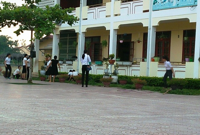 Thầy giáo xông vào trường học hành hung cả vợ lẫn đồng nghiệp Buổi lao động của các giáo viên, học sinh ở Trường Tiểu học Cảnh Hóa