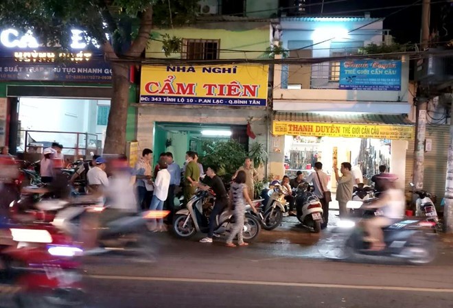 Gái bán dâm bị giết, cướp tài sản tại nhà nghỉ ở Sài Gòn Công an khám nghiệm hiện trường