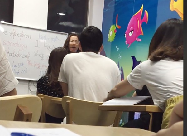 Xuất hiện video giáo viên tiếng Anh chửi học viên 'mặt lợn' Ảnh cắt từ clip