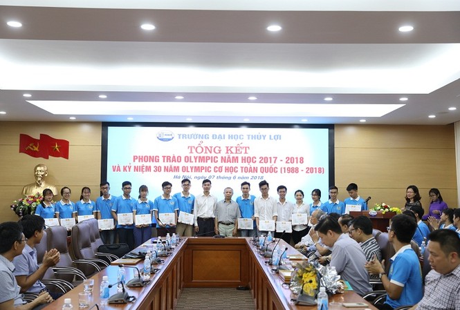 43 sinh viên đạt giải Olympic được giữ lại làm giảng viên Trao thưởng cho sinh viên đạt giải các kỳ thi Olympic 2018