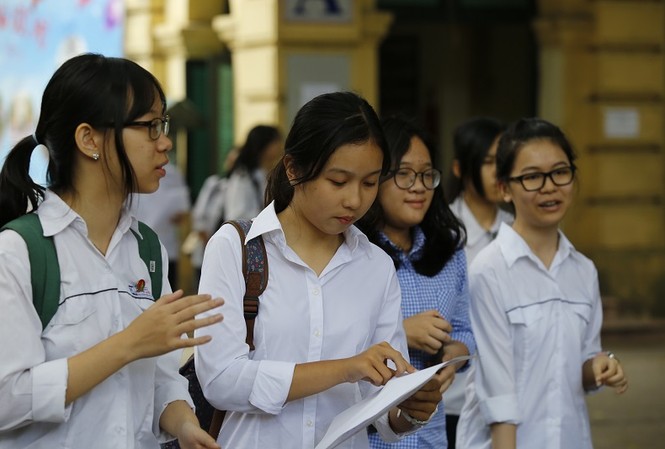 Hôm nay, Hà Nội niêm yết kết quả thi vào lớp 10 tại các trường Thí sinh dự thi vào lớp 10 của Hà Nội hôm nay có thể lên trường đăng ký nguyện vọng 1 để biết điểm thi