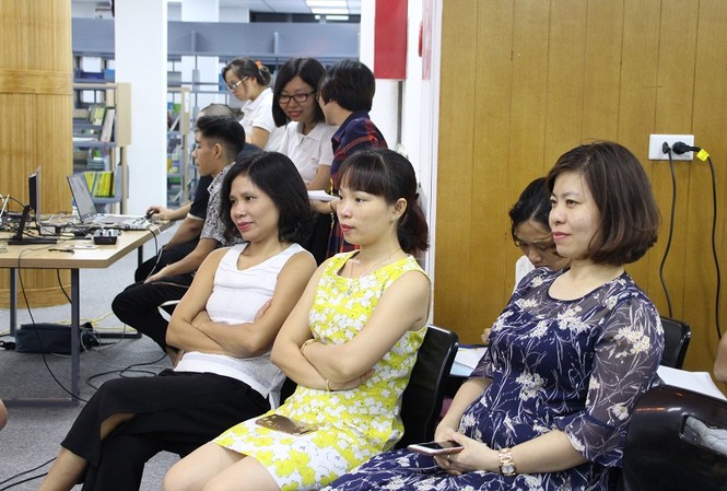 Kỷ luật không nước mắt: Để yêu con đúng cách cần phải học Phụ huynh tham gia tại buổi tọa đàm