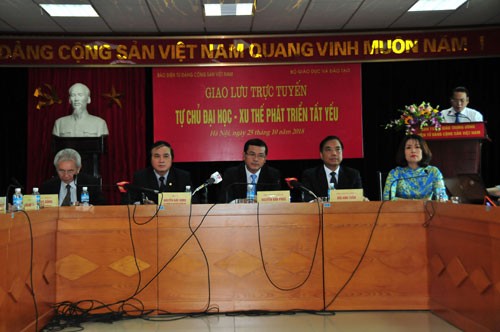 2 trường lọt top thế giới sau 5 năm đổi mới giáo dục, tự chủ ĐH Các diễn giả tại buổi giao lưu