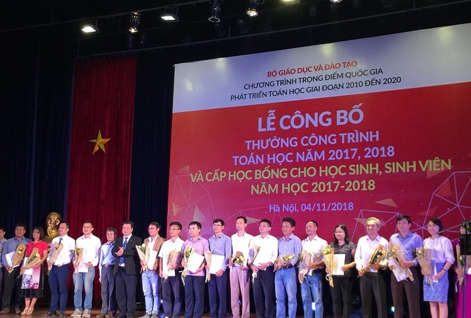 Viện Nghiên cứu Toán học cao cấp trao thưởng 197 công trình Trao thưởng cho các tác giả có công trình Toán học xuất sắc 2018