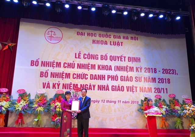 Bổ nhiệm PGS.TS Nguyễn Thị Quế Anh giữ chức chủ nhiệm khoa Luật PGS.TS Nguyễn Thị Quế Anh nhận quyết định bổ nhiệm Chủ nhiệm Khoa Luật, ĐHQGHN