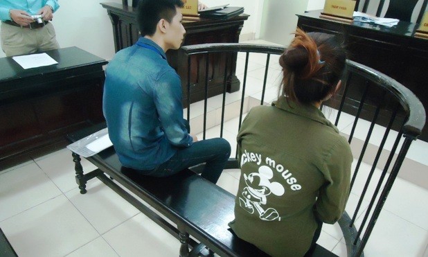 Dắt cả em gái và bạn đi bán dâm Nữ sinh cao đẳng hối hận trước vành móng ngựa vì môi giới mại dâm.