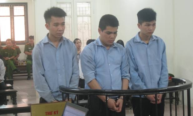 Bị trai làng đoạt mạng trong chầu nhậu trước trận bóng Các bị cáo tại toà.