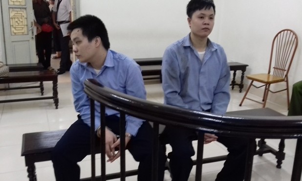 Đi đòi tiền, đâm chết con gái chủ nhà Các bị cáo tại toà.