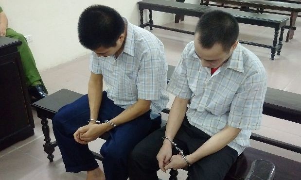Án mạng tại quán ăn sáng vì buột miệng chửi nhau Các bị cáo tại toà.