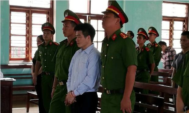 Trùm ma tuý Tàng Trùm ma tuý Tàng Keangnam tại toà.