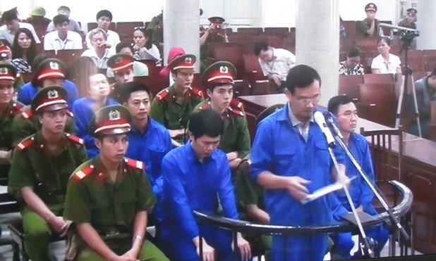 Vợ cựu phó tổng giám đốc RPMU kháng cáo đòi được 2/3 căn nhà Các bị cáo trong vụ án