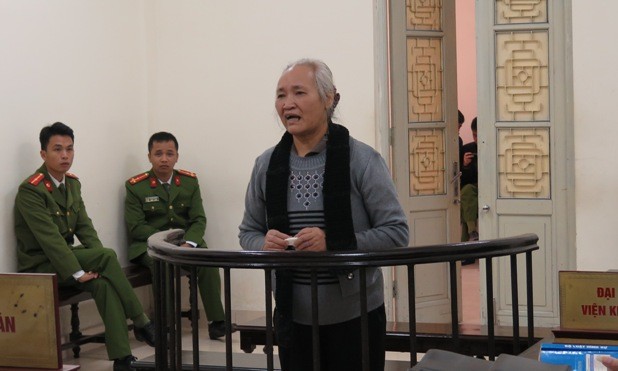 Người phụ nữ dùng quan tài phản đối xây chợ được giảm án Bà Vinh tại tòa phúc thẩm
