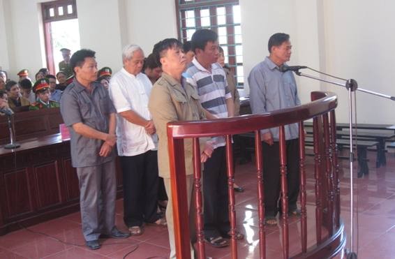 Thu hồi đất lập trang trại trái phép, cựu Bí thư TP Vĩnh Yên hầu tòa Các bị cáo tại tòa