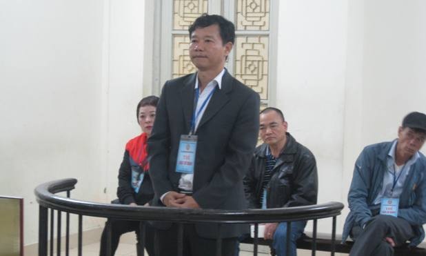 Lấy điện thoại của nhân viên khách sạn vì bị mất CMND Bị cáo Nguyễn An Ngọc tại tòa phúc thẩm.