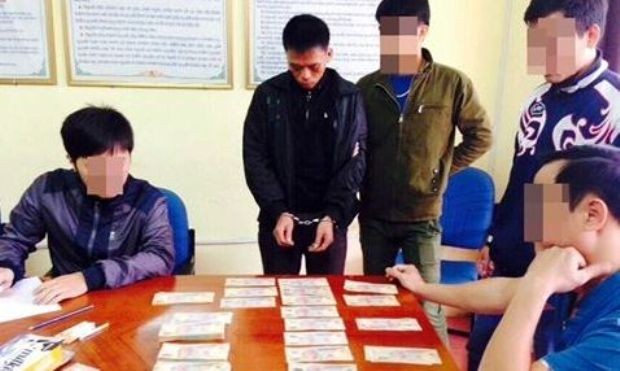 Vận chuyển 200 triệu tiền giả lấy công 5 triệu tiền thật Kiểm đếm tang vật vụ án.