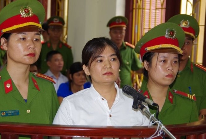 Lĩnh án 9 năm tù về tội tuyên truyền chống Nhà nước Bị cáo Trần Thị Nga trước tòa. Ảnh: Báo Nhân dân