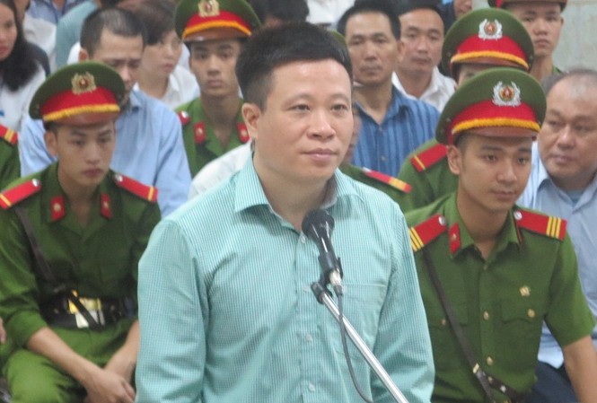 Hà Văn Thắm: “Ở trong tù sướng hơn ở ngoài” Bị cáo Hà Văn Thắm tại tòa.