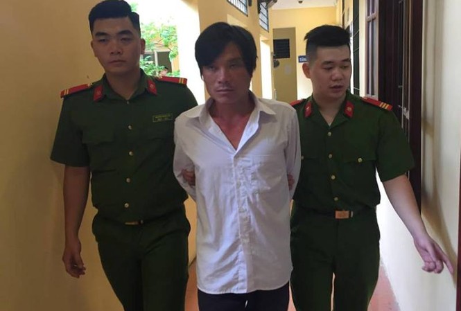 Gã trai giả làm sinh viên đột nhập trường học trộm xe của bảo vệ Tòng Văn Chaư tại cơ quan công an.