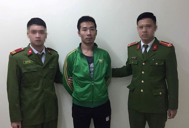 Tên cướp bị hạ gục sau khi tháo chạy qua 6 con phố Hà Nội Nguyễn Phương Nam tại cơ quan công an.