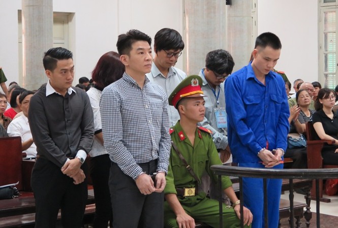 Xét xử vụ án sàn vàng ảo Khải Thái lừa hàng trăm tỷ đồng Các bị cáo tại tòa.