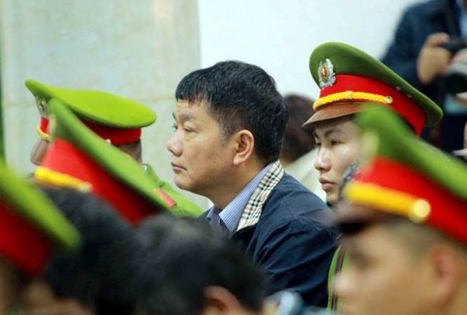 Tuyên buộc ông Đinh La Thăng bồi thường 30 tỷ đồng Bị cáo Đinh La Thăng tại tòa sáng 22/1. Ảnh: An Đăng.