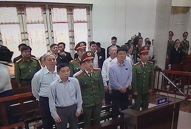Bản án nào cho ông Đinh La Thăng và đồng phạm chiều nay? Các bị cáo tại tòa.