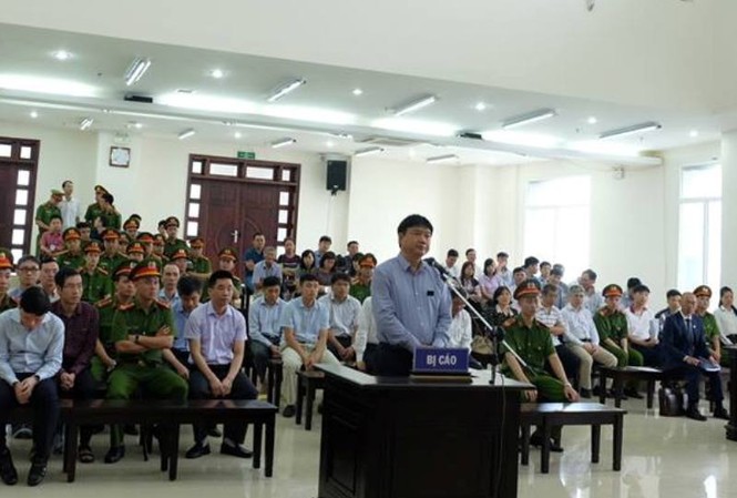 Nói lời sau cùng, ông Đinh La Thăng mong được đổi tội danh Bị cáo Đinh La Thăng trước bục khai báo.