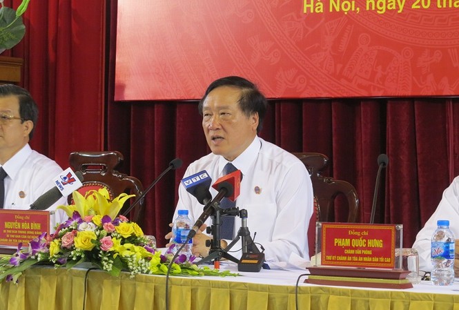 Trước Tòa án nhân dân còn có tòa án lương tâm Chánh án TAND Tối cao Nguyễn Hòa Bình chủ trì cuộc họp báo.