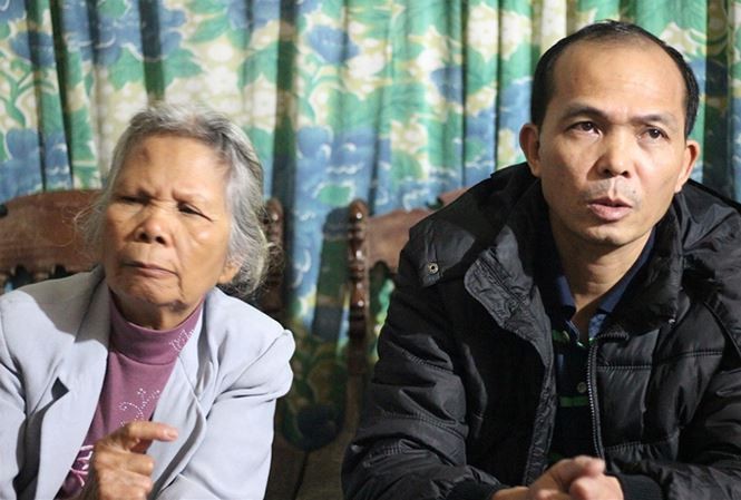 Ba mẹ con 28 năm mang án oan giết người thân được bồi thường 13 tỷ? Bà Đặng Thị Nga và con trai Trịnh Huy Dương.