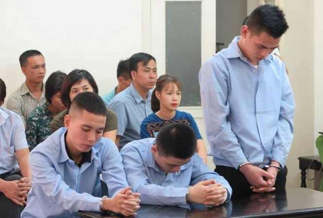 Giết người vì tranh giành bạn nhảy trên trò chơi trực tuyến Các bị cáo tại tòa.
