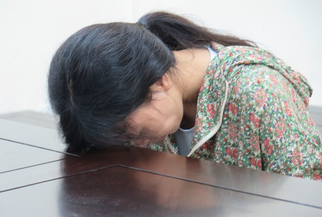 Cô gái bị chủ nhà nghỉ tố cáo khi rủ chị ruột đi bán dâm Chị Trần Thị Sang tại tòa phúc thẩm.