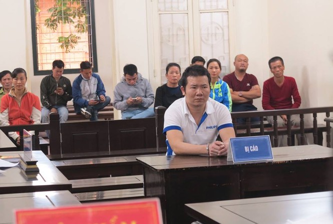 Chém mẹ đẻ nhiều nhát rồi ra tòa bật khóc, xin lỗi Hoàng Đình Hợi tại tòa.