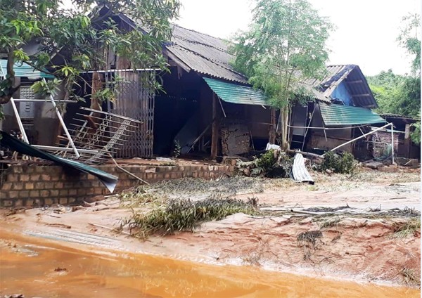 Lập đoàn công tác xử lý sự cố tràn bùn thải ở Lào Cai Ngày 7/9/2018 xảy ra vụ việc vỡ đập chứa Gyps thải của Công ty Cổ phần DAP 2